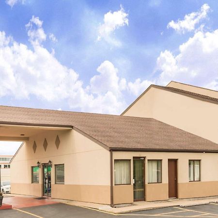 Days Inn By Wyndham הניבאל מראה חיצוני תמונה