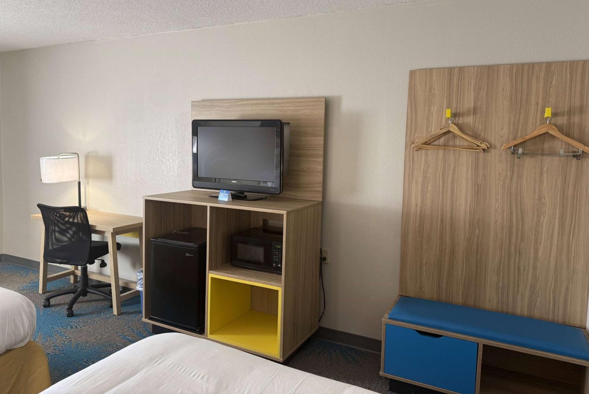 Days Inn By Wyndham הניבאל מראה חיצוני תמונה